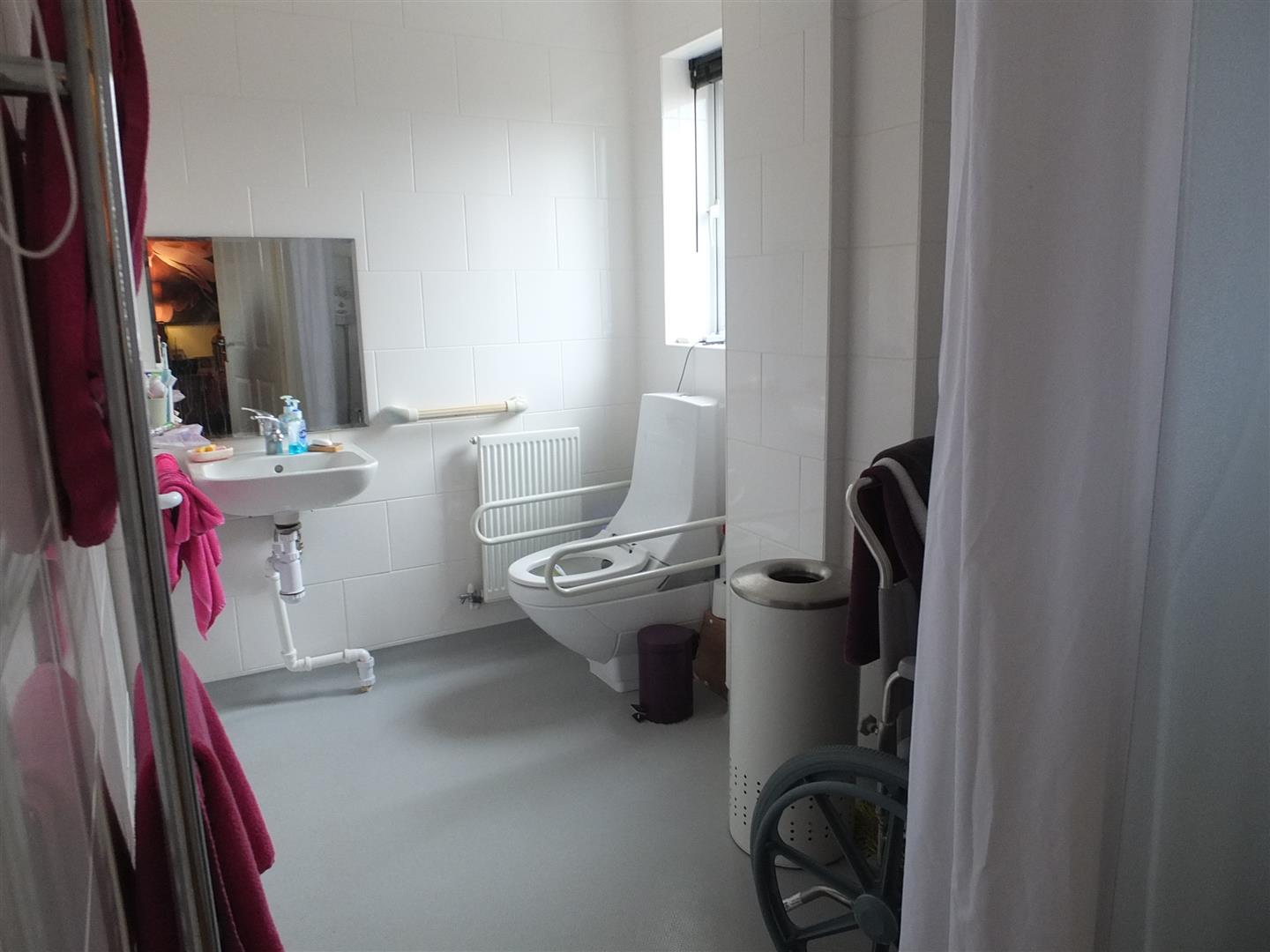 EN SUITE WET ROOM